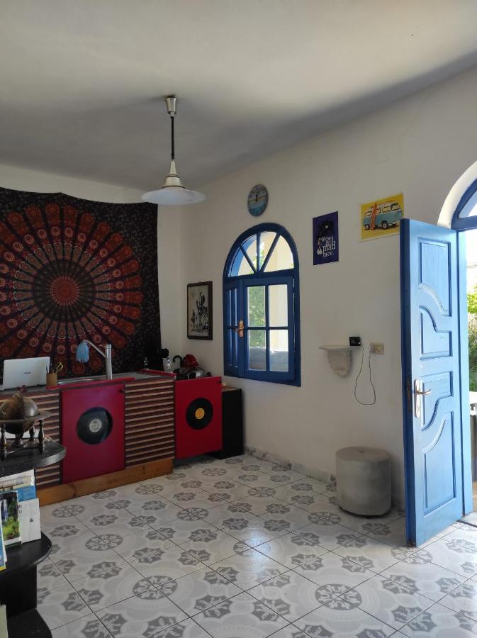 Pinegroove Hostel Vlora Exterior photo